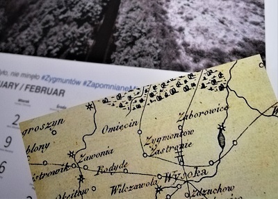 Kalendarz na 2021 , strona z lutym i drogą do Omięcina, oraz stara mapa Polski z zaznaczonym Zygmuntowem