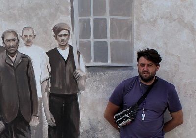 Autor muralu Łukasz Gierlak.