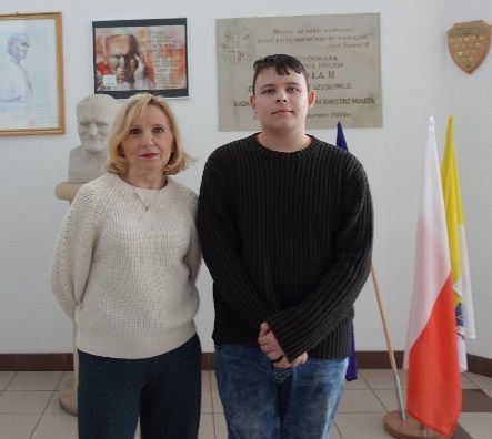 Uczeń szkoły z nauczycielką