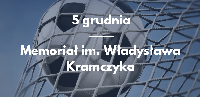 Piłka w siatce z datą i nazwą turnieju "IX Memoriał Władysława Kramczyka"