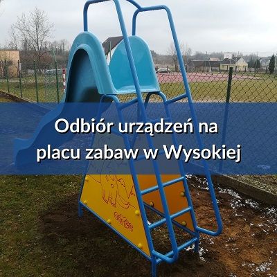 Grafika przedstawia zjeżdżalnię DINO z napisem "Odbiór urządzeń na placu zabaw w Wysokiej"
